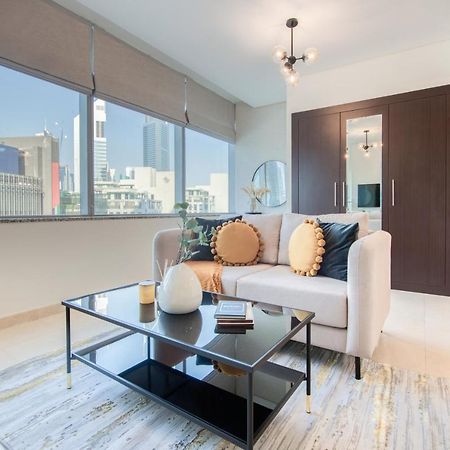Unbeatable Rate Stylish 1Br With Balcony Near Metro By Deluxe Holiday Homes Dubai Dış mekan fotoğraf